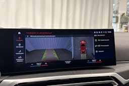 oranssi BMW i4 2023 kuva 23.