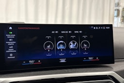 oranssi BMW i4 2023 kuva 24.