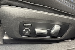 oranssi BMW i4 2023 kuva 29.