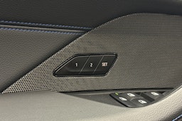 oranssi BMW i4 2023 kuva 30.