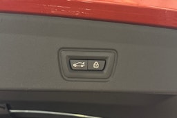 oranssi BMW i4 2023 kuva 32.