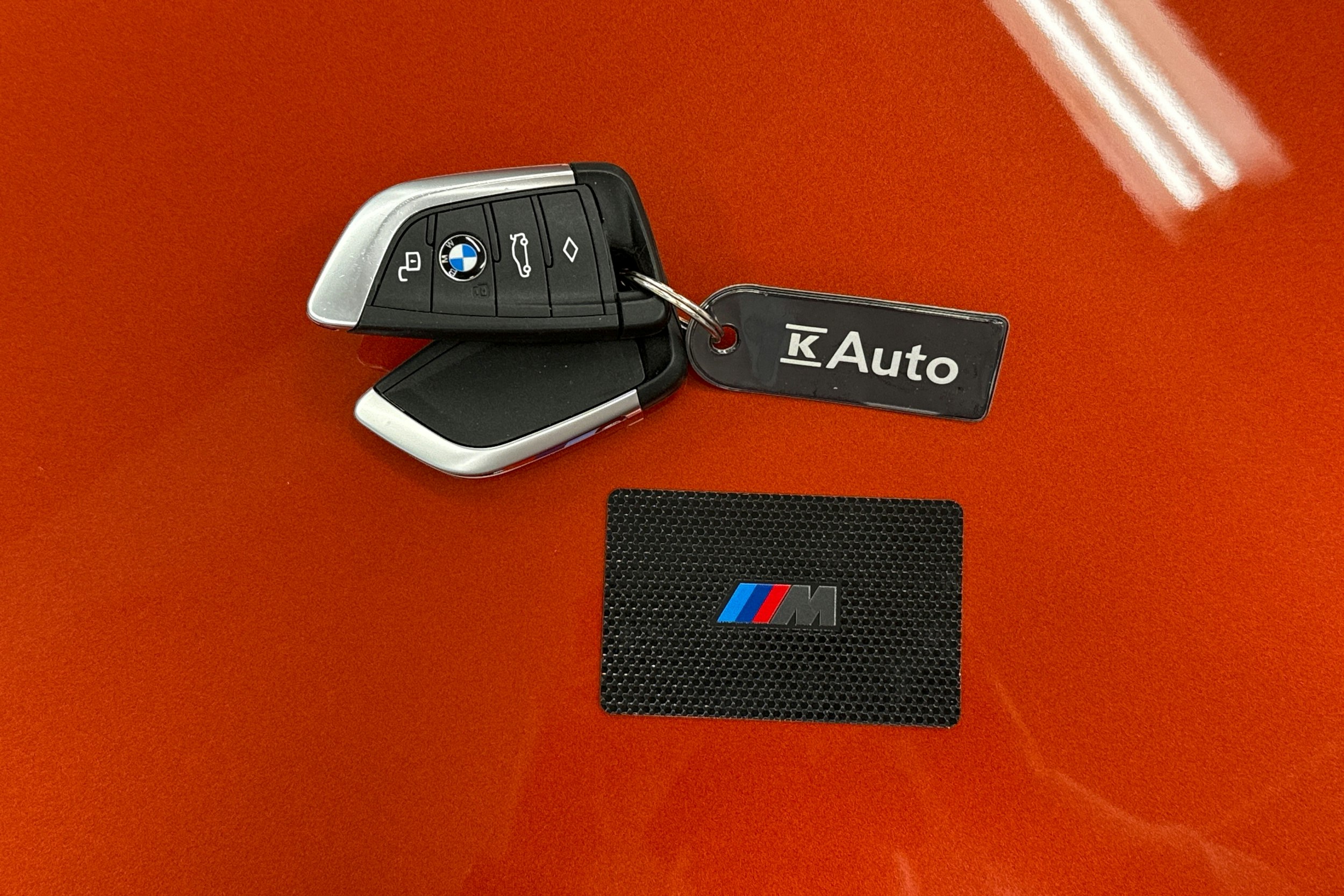 oranssi BMW i4 2023 kuva 34.