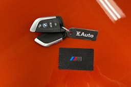 oranssi BMW i4 2023 kuva 34.