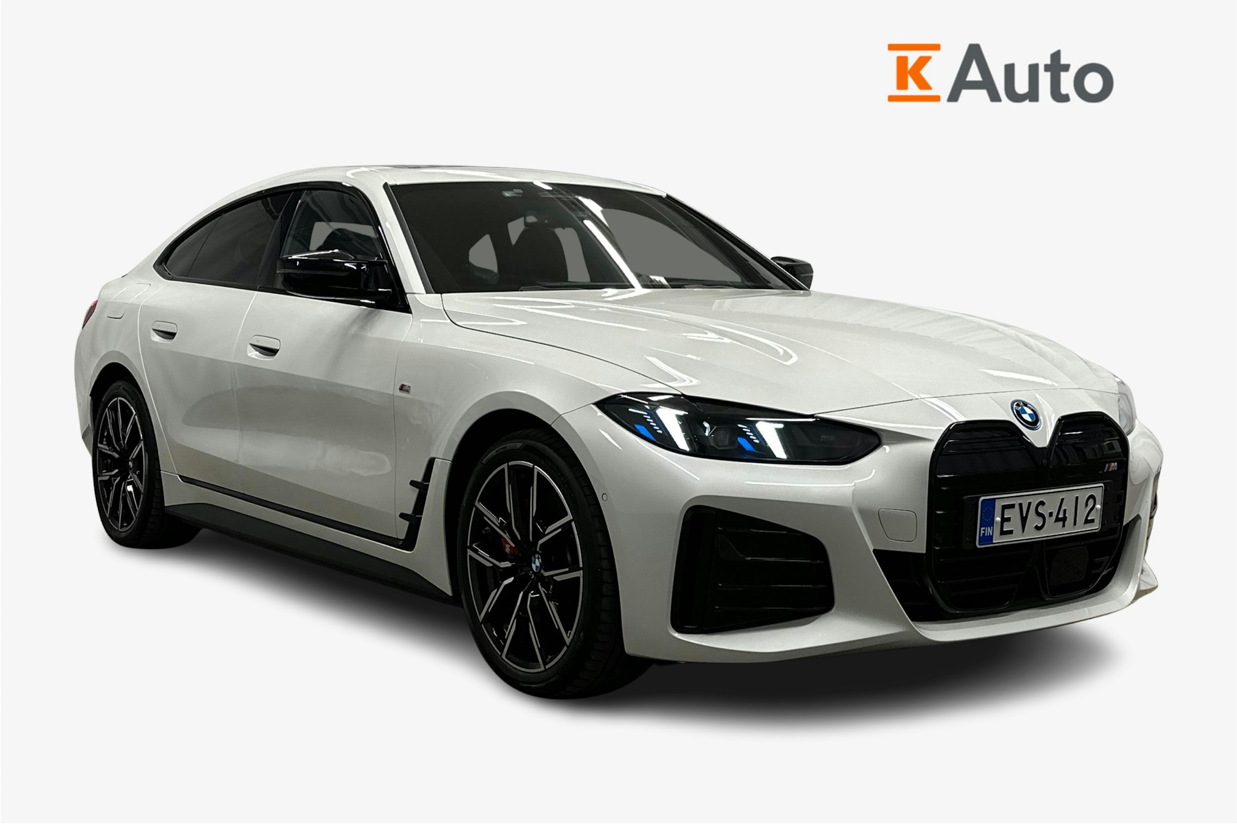 valkoinen BMW i4 2024 kuva 1.
