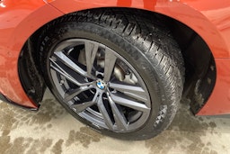 oranssi BMW i4 2024 kuva 13.