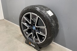 oranssi BMW i4 2024 kuva 14.