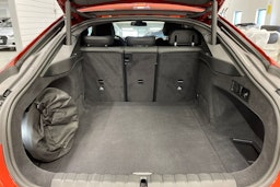 oranssi BMW i4 2024 kuva 15.