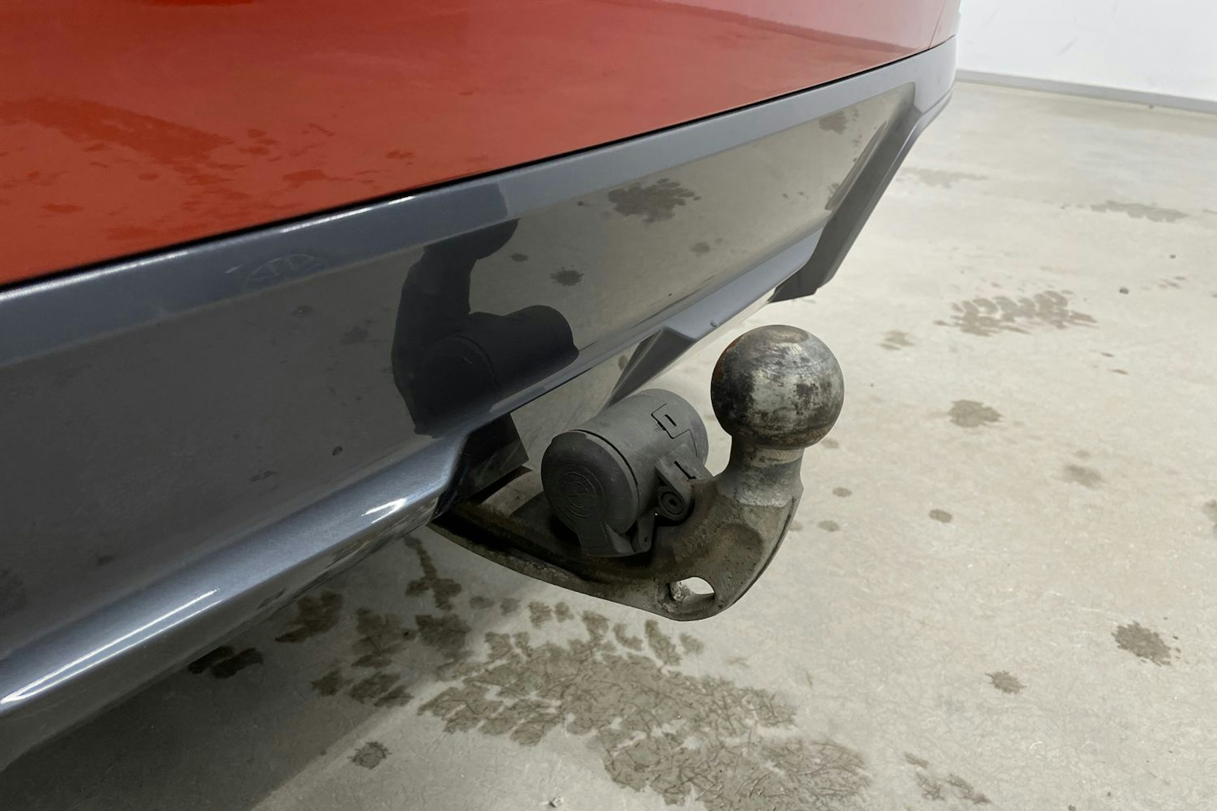 oranssi BMW i4 2024 kuva 16.