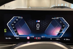 oranssi BMW i4 2024 kuva 18.