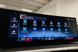 oranssi BMW i4 2024 kuva 19.