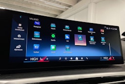 oranssi BMW i4 2024 kuva 21.