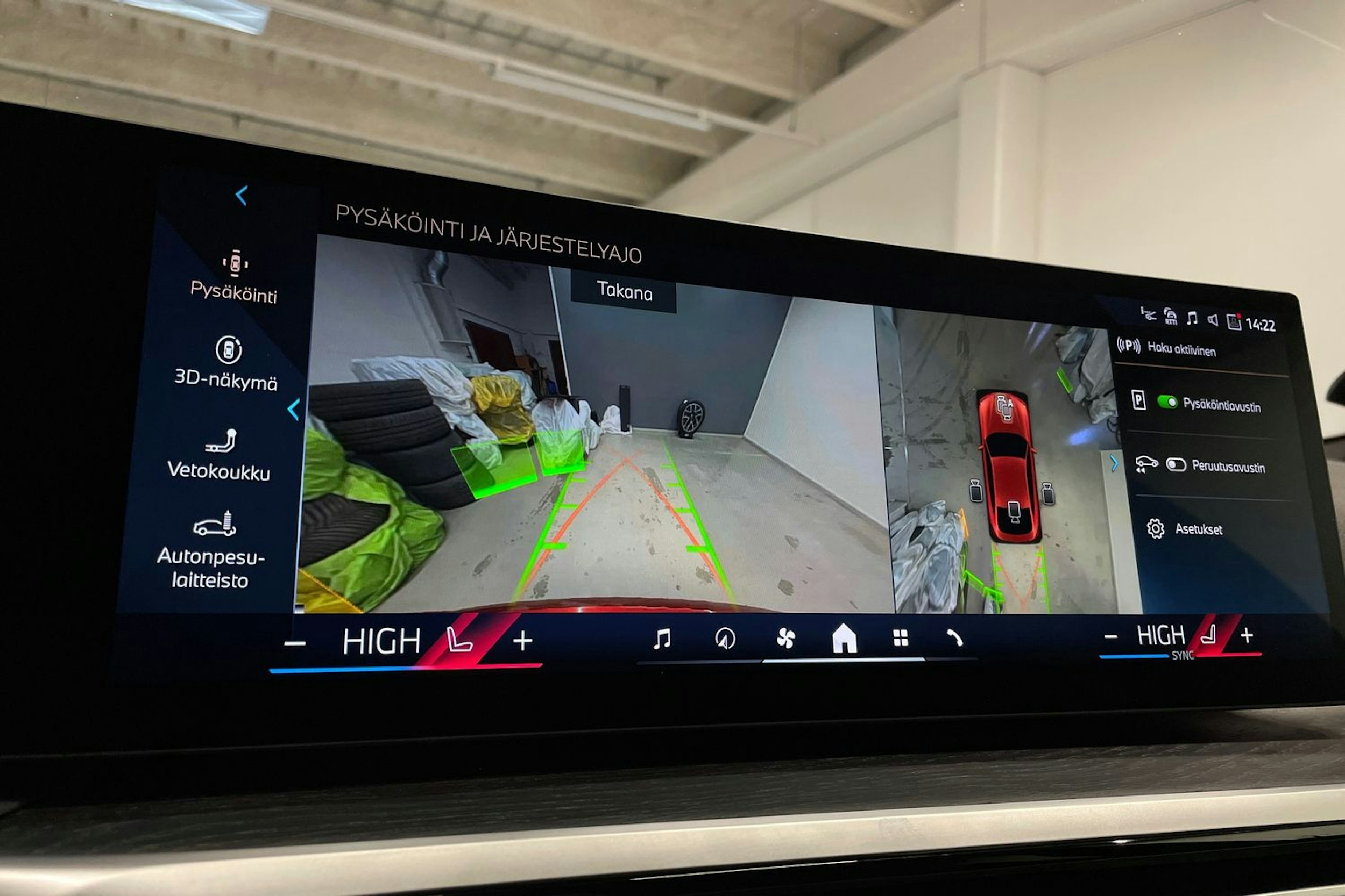 oranssi BMW i4 2024 kuva 22.