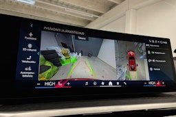 oranssi BMW i4 2024 kuva 22.