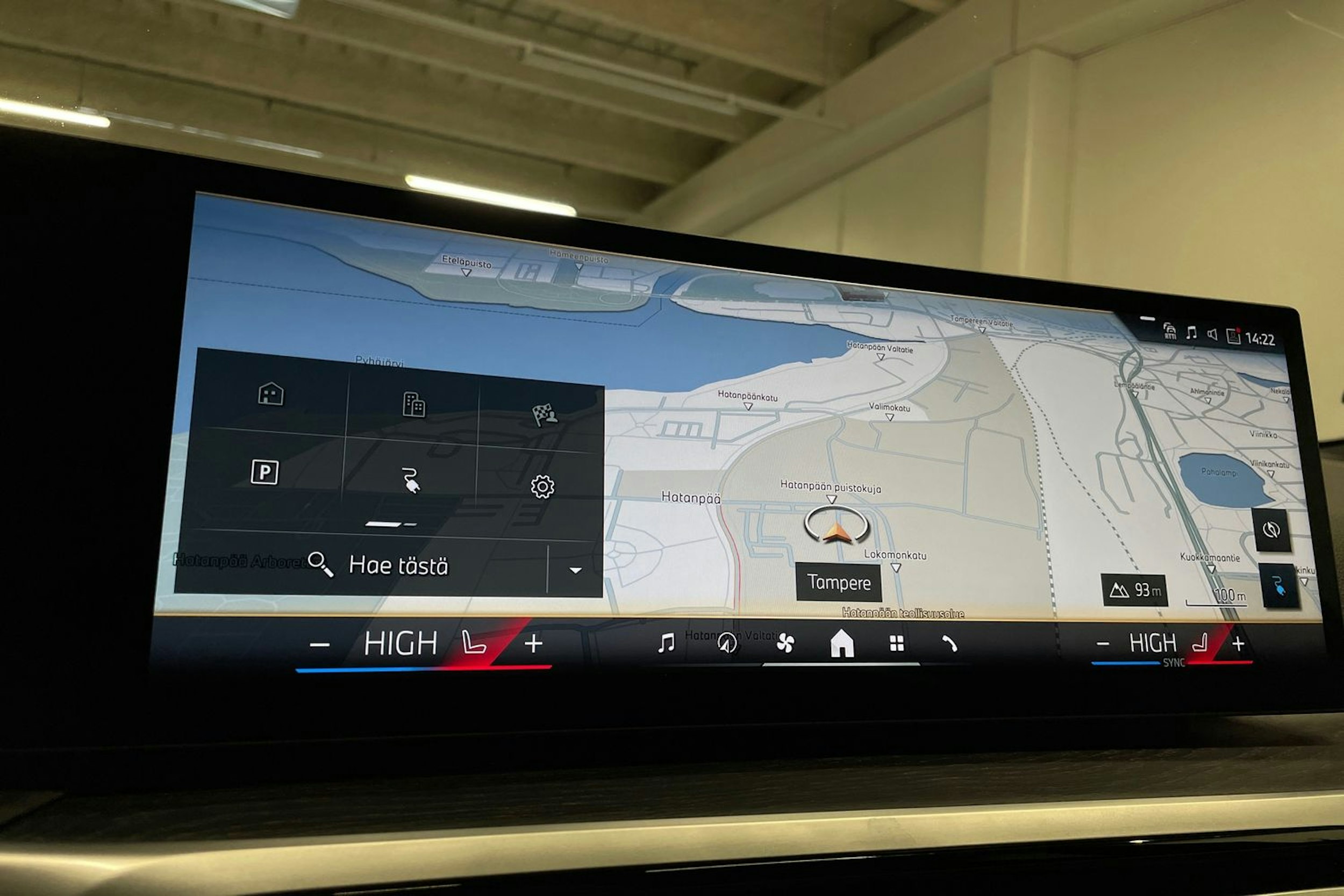 oranssi BMW i4 2024 kuva 23.