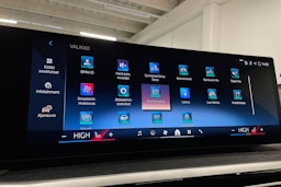 oranssi BMW i4 2024 kuva 24.