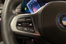 oranssi BMW i4 2024 kuva 28.