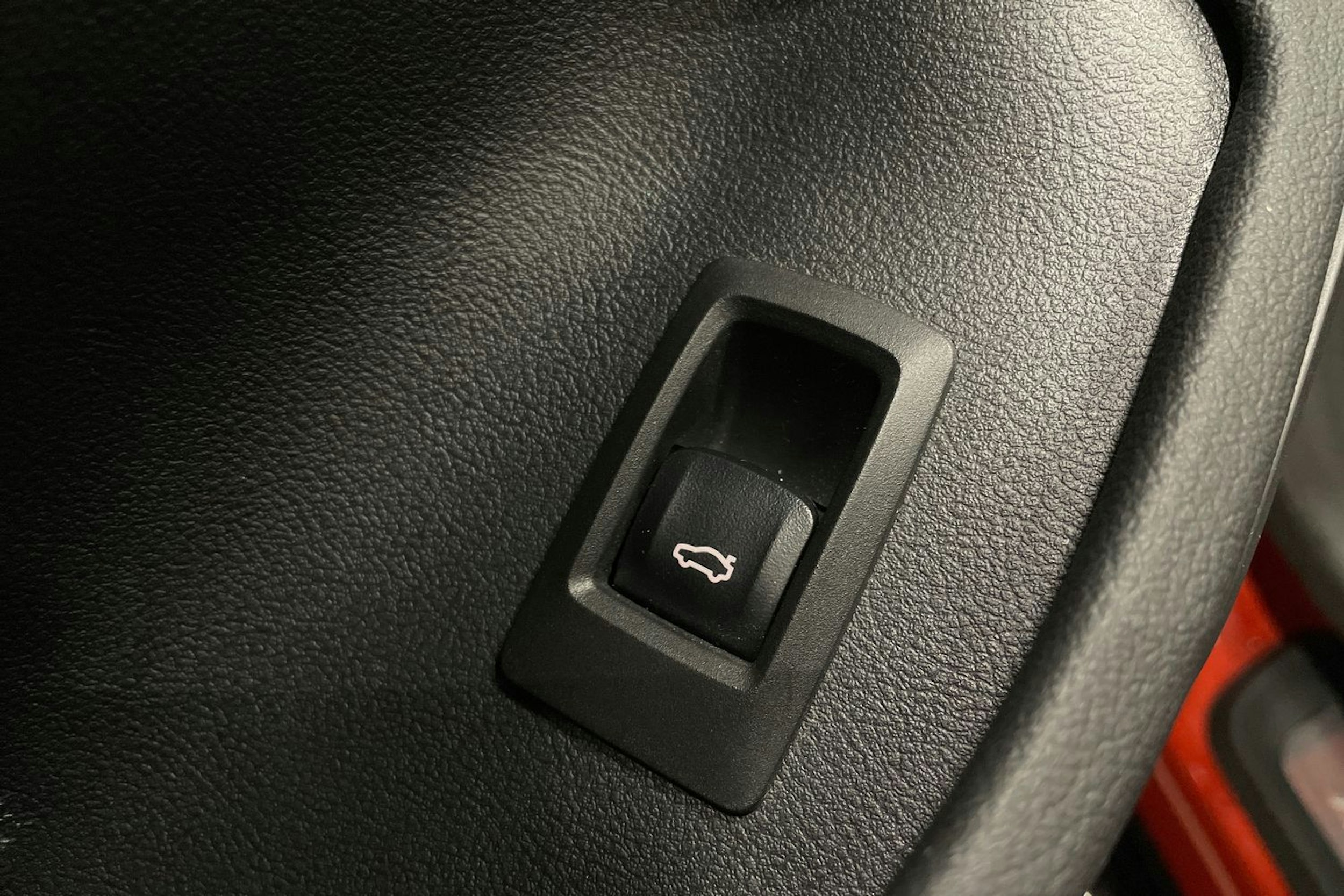 oranssi BMW i4 2024 kuva 30.