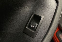 oranssi BMW i4 2024 kuva 30.