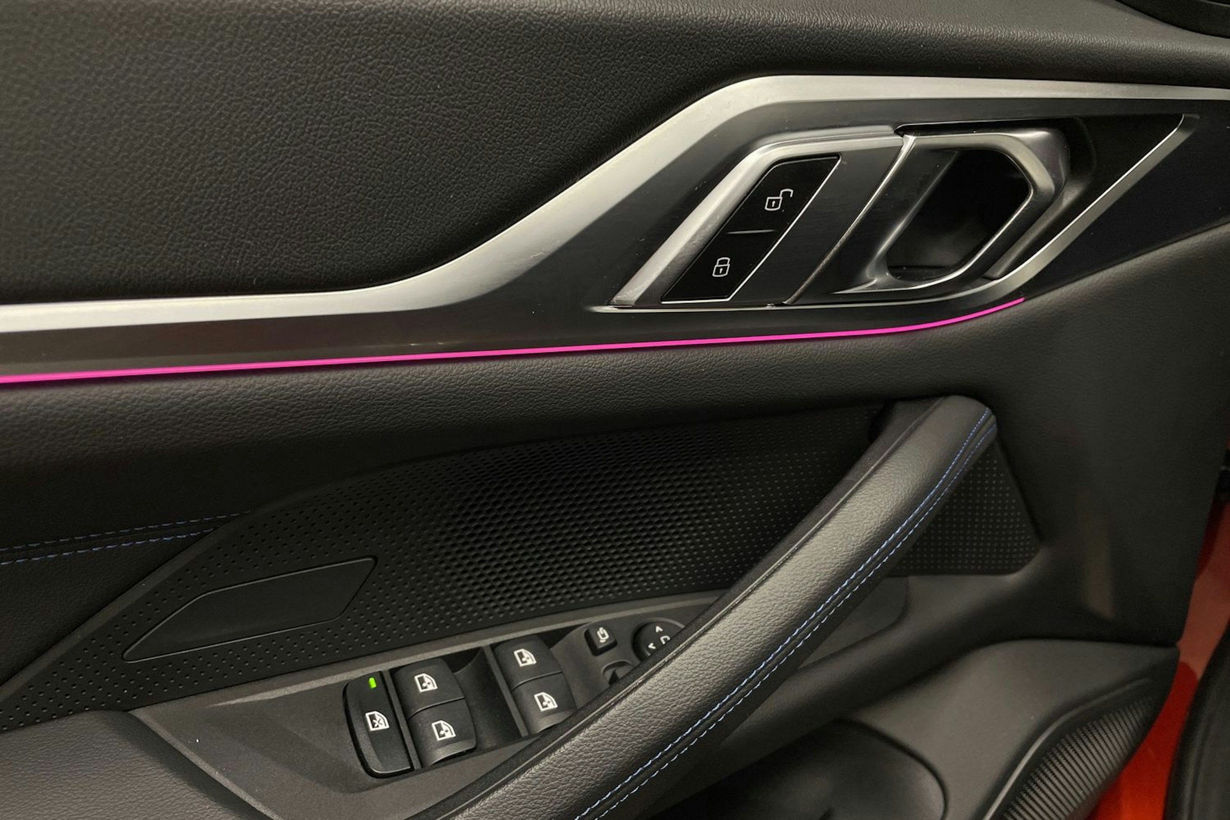 oranssi BMW i4 2024 kuva 31.