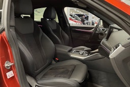 oranssi BMW i4 2024 kuva 33.