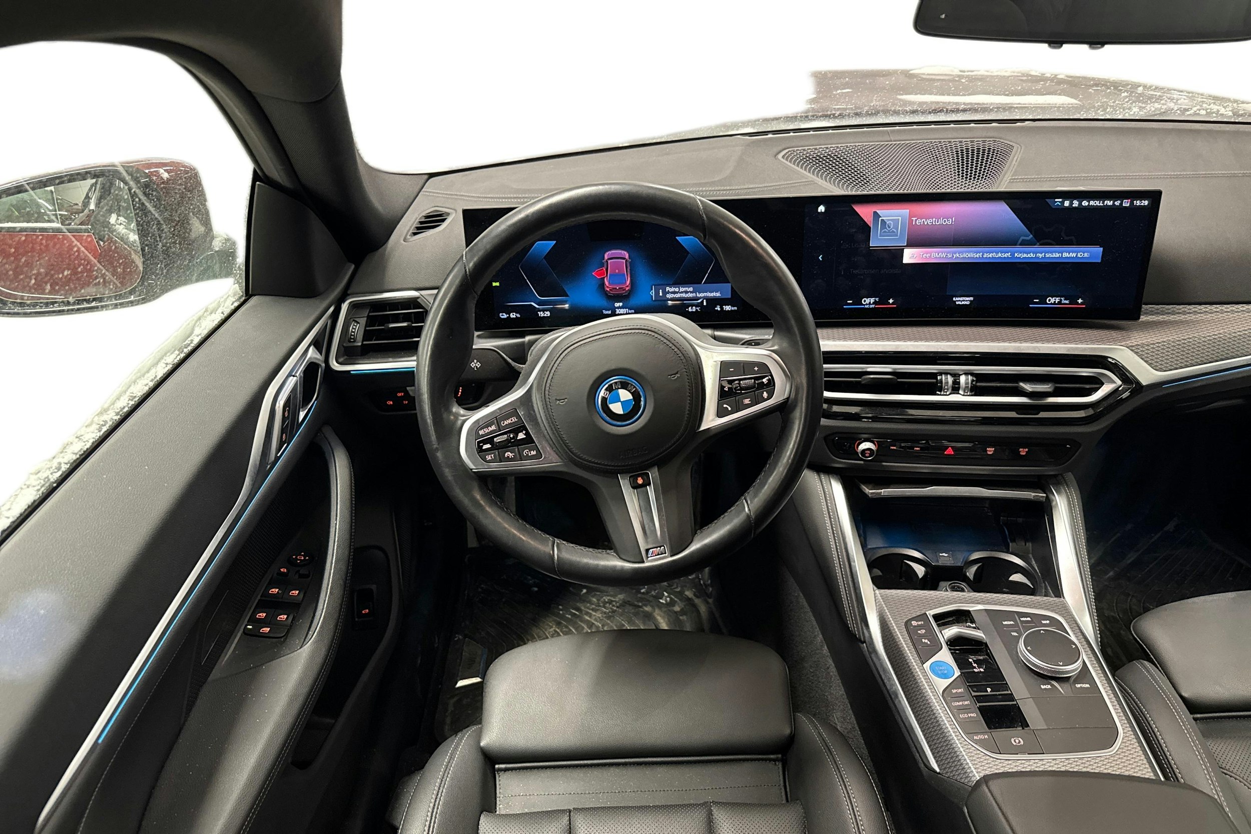 Punainen BMW i4 2024 kuva 3.