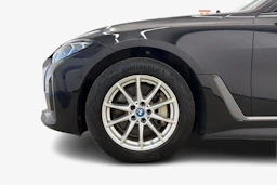musta BMW i4 2024 kuva 9.
