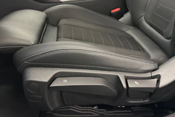 musta BMW i4 2024 kuva 16.
