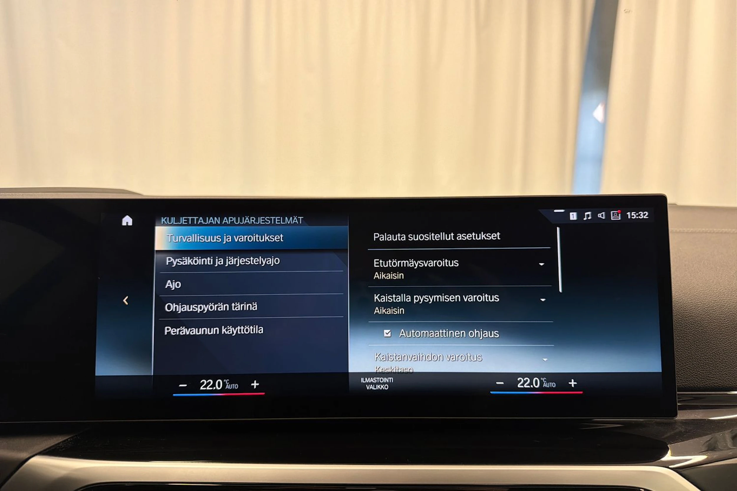 musta BMW i4 2024 kuva 28.