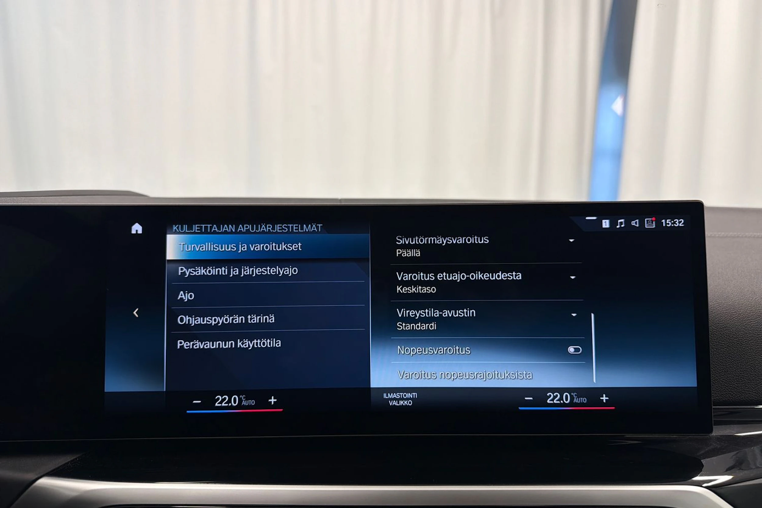 musta BMW i4 2024 kuva 30.
