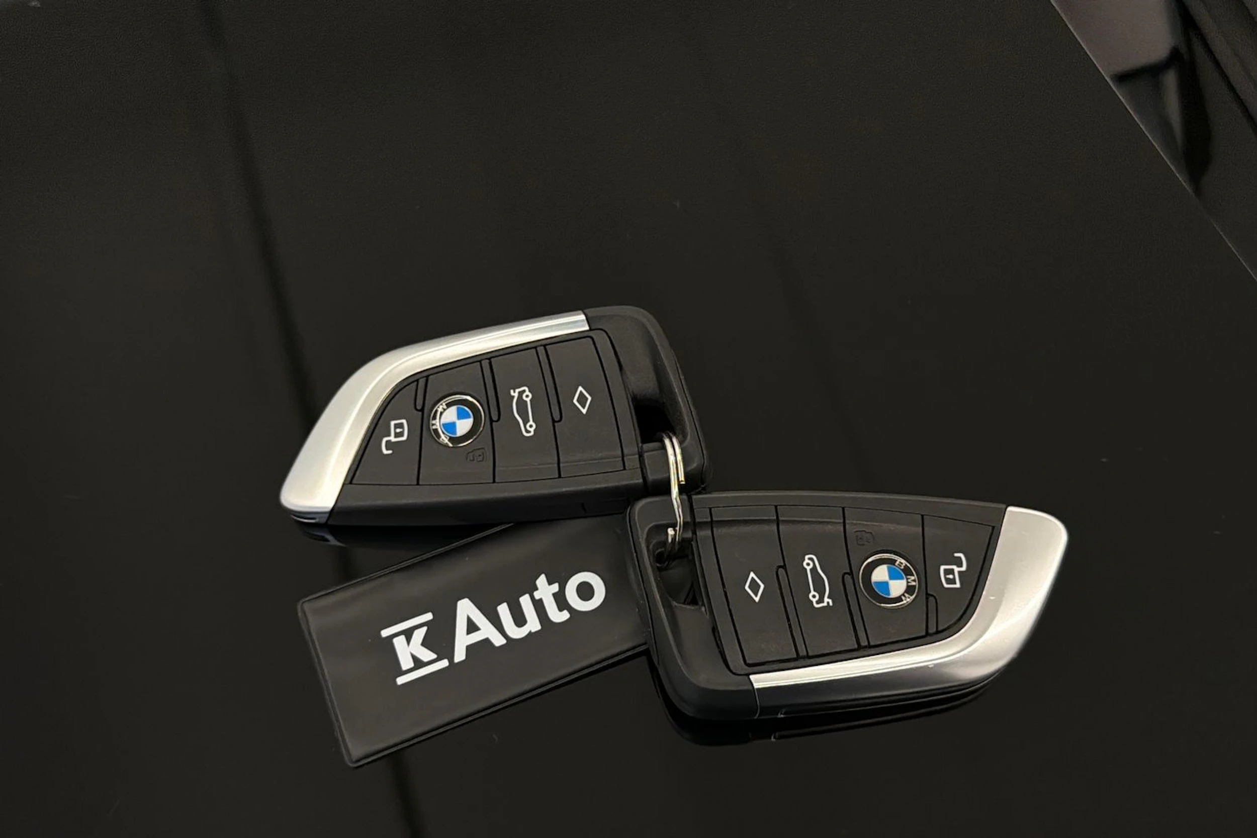 musta BMW i4 2024 kuva 34.