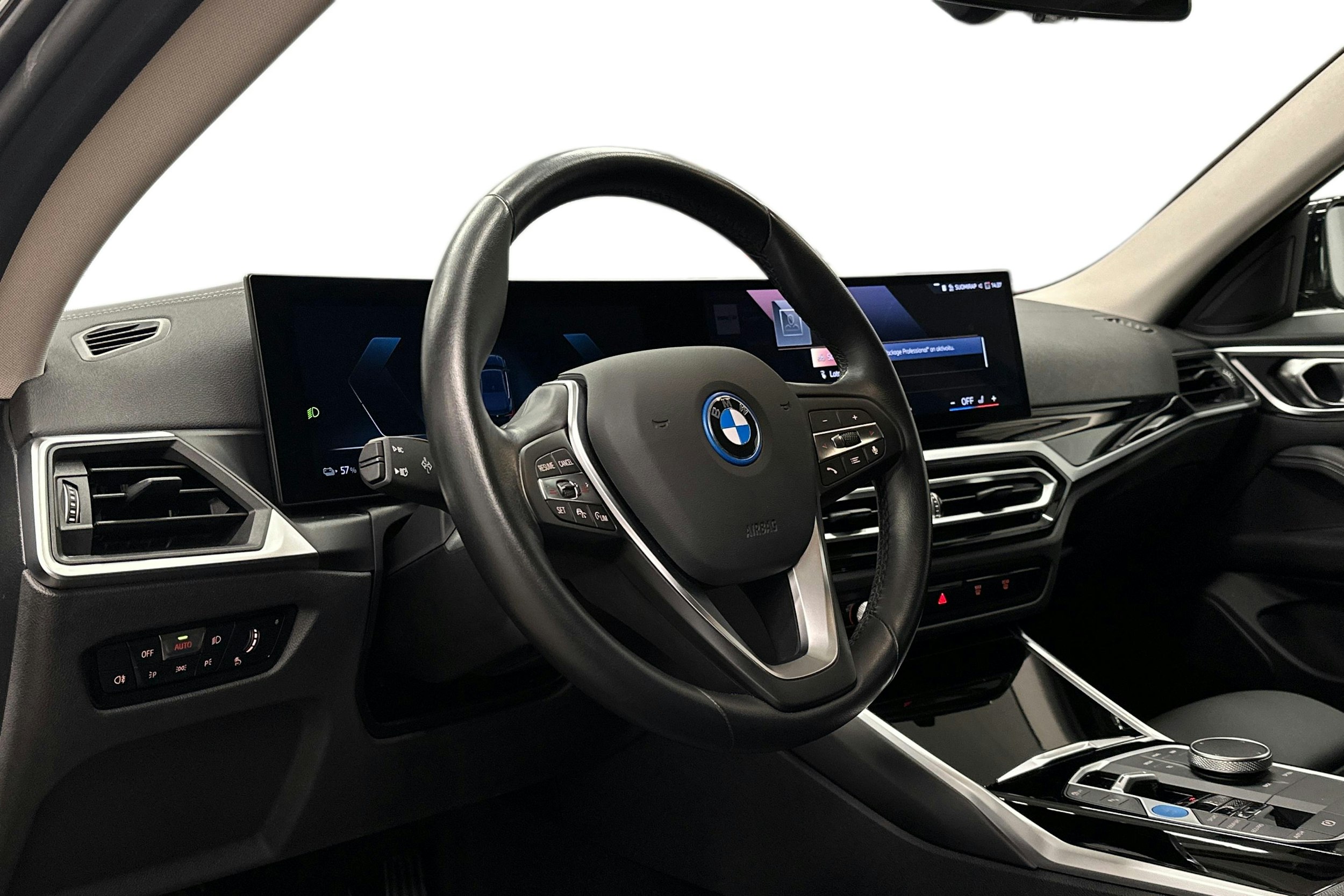 musta BMW i4 2024 kuva 7.
