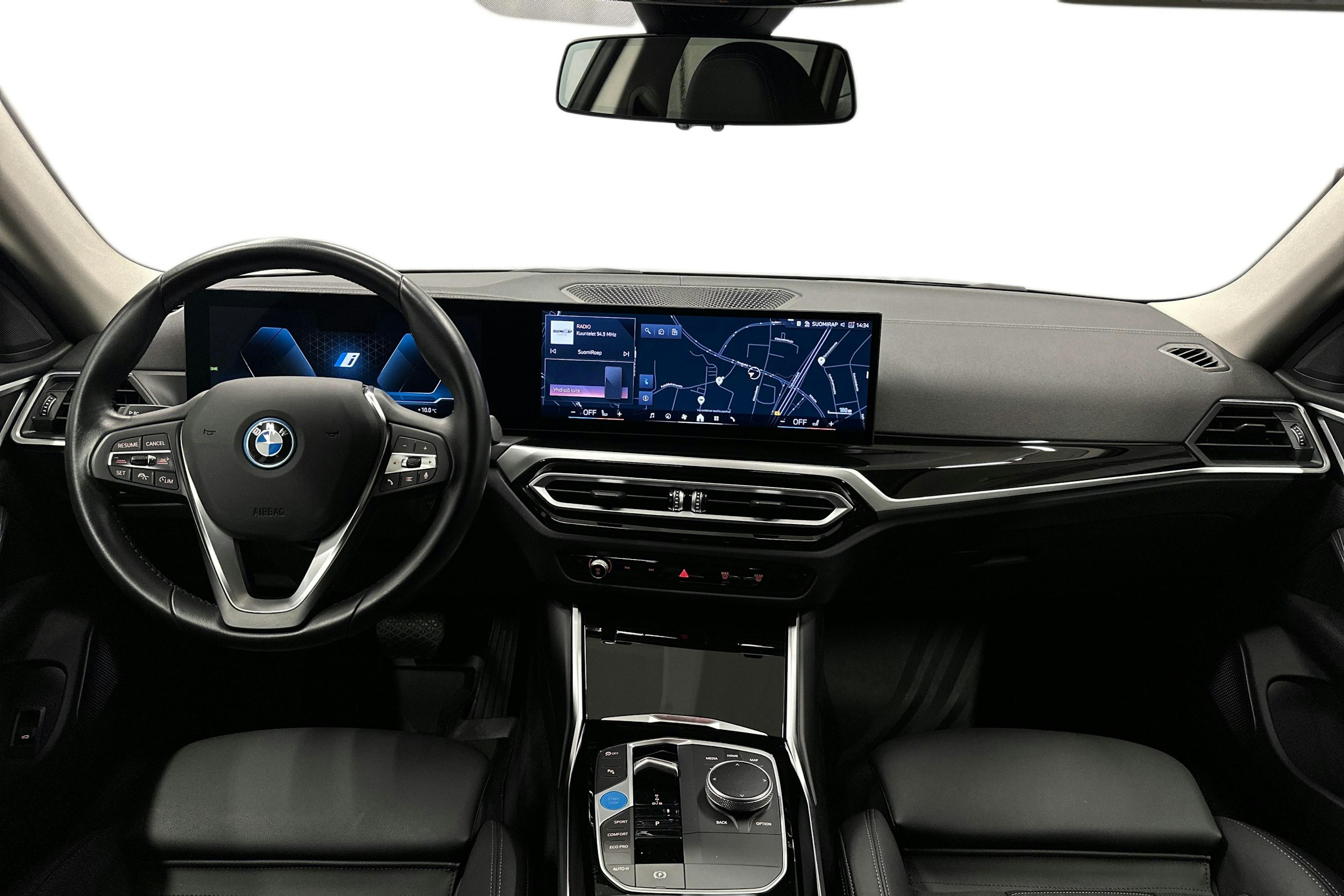 musta BMW i4 2024 kuva 9.