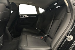 musta BMW i4 2024 kuva 10.