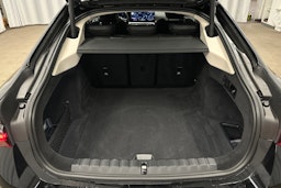 musta BMW i4 2024 kuva 14.