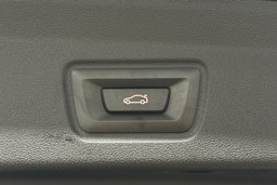 musta BMW i4 2024 kuva 16.