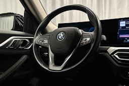 musta BMW i4 2024 kuva 17.