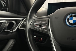 musta BMW i4 2024 kuva 18.