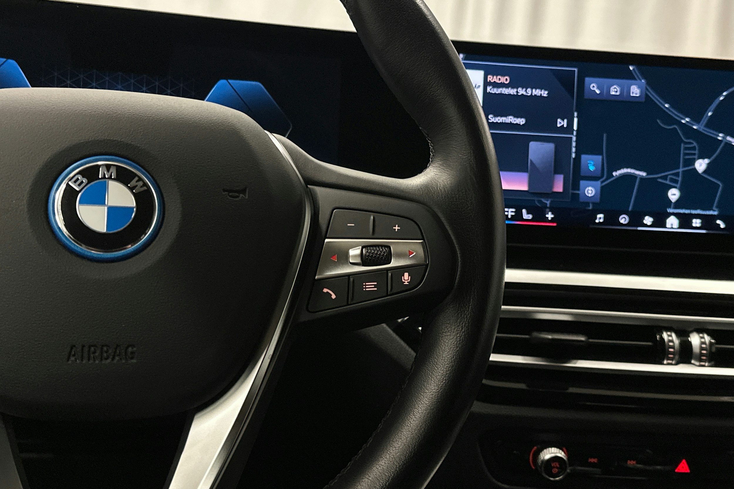 musta BMW i4 2024 kuva 19.