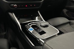 musta BMW i4 2024 kuva 22.