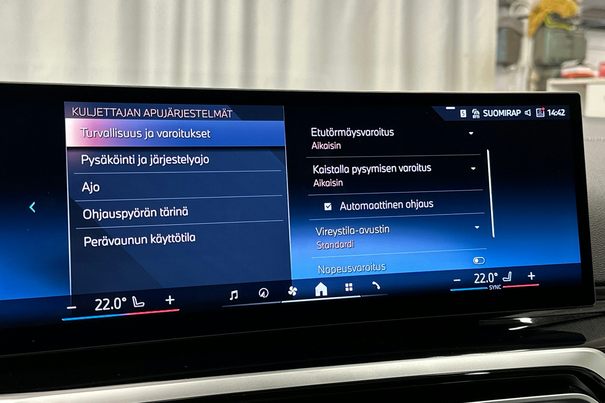 musta BMW i4 2024 kuva 29.