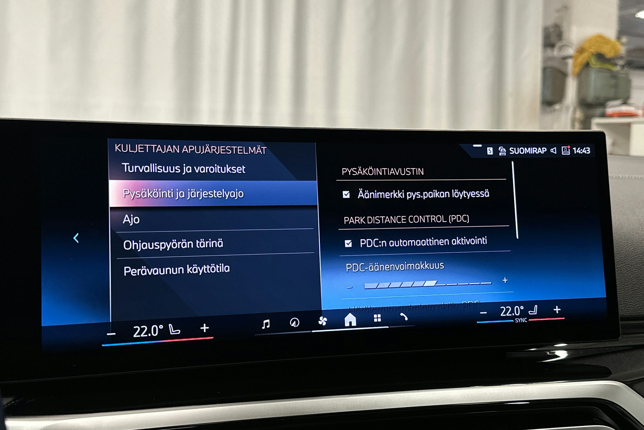 musta BMW i4 2024 kuva 30.