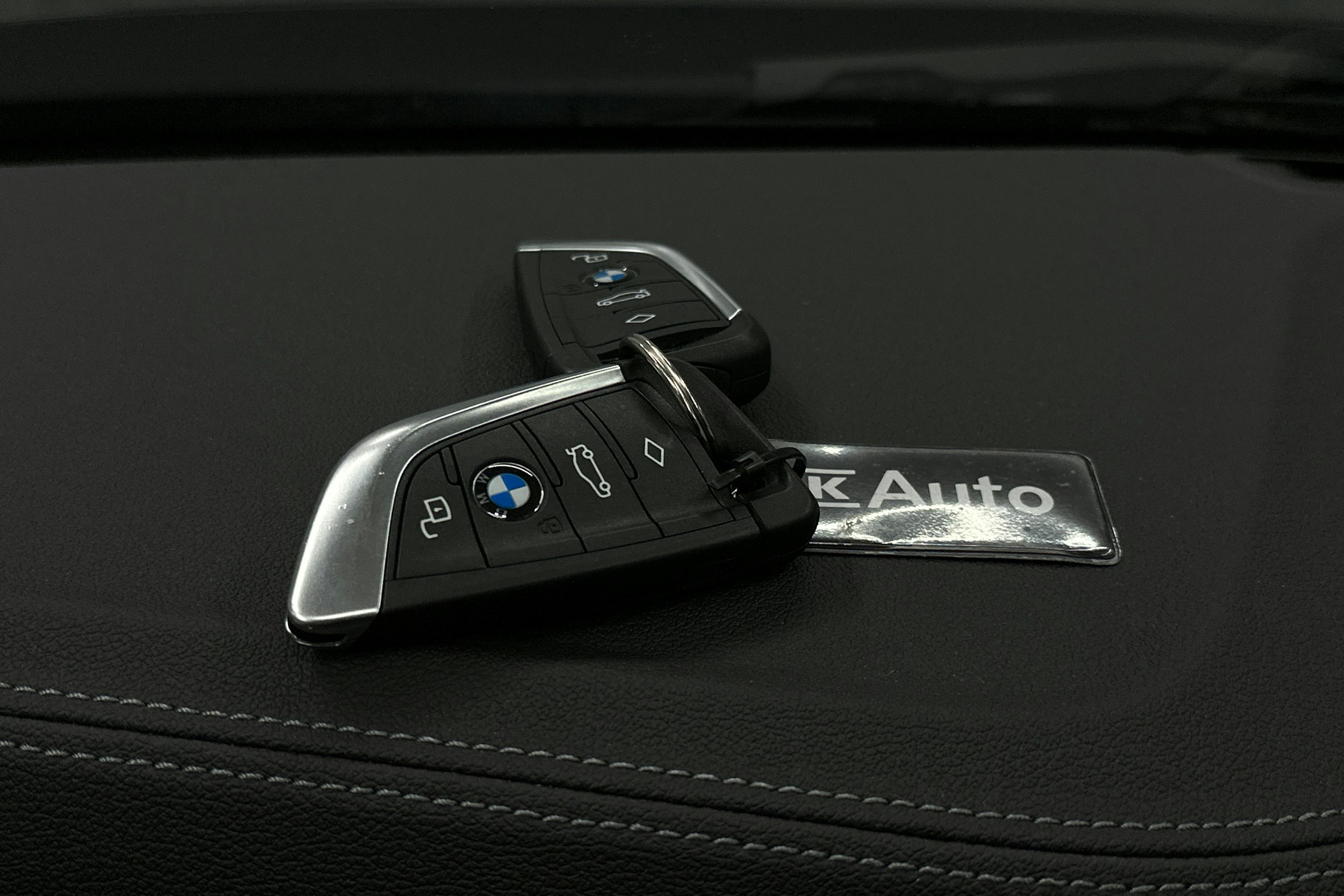 musta BMW i4 2024 kuva 35.