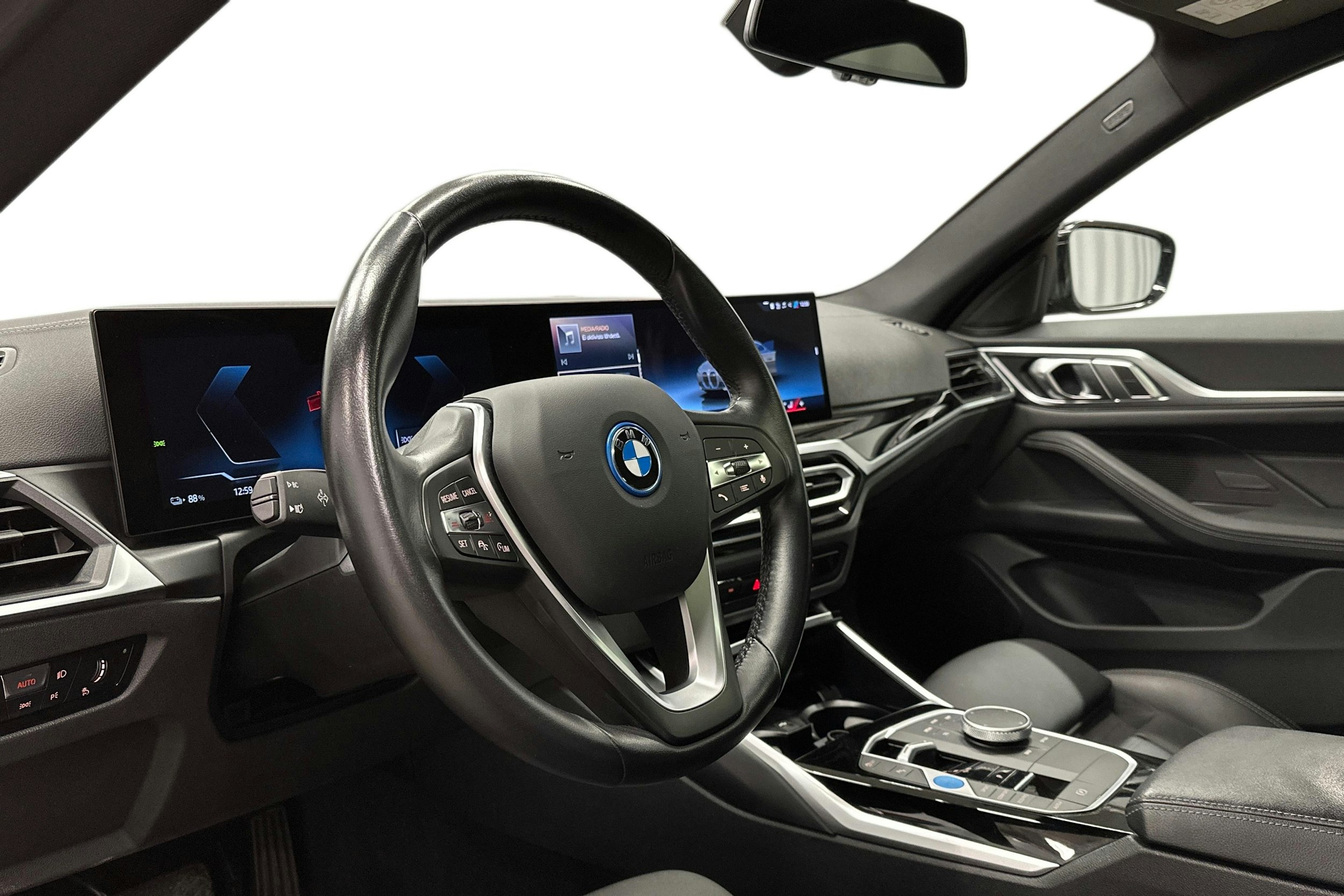 harmaa BMW i4 2024 kuva 7.