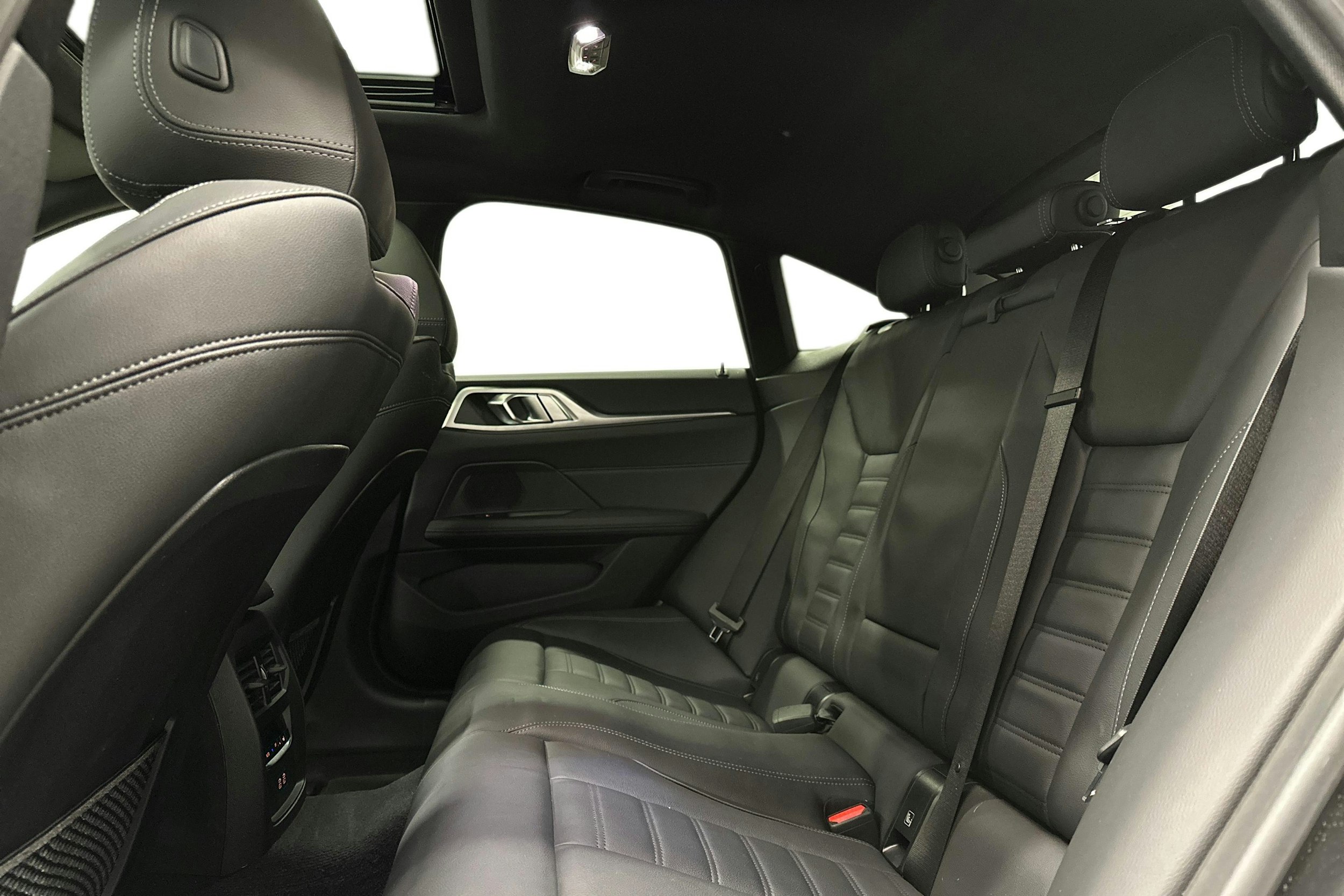 harmaa BMW i4 2024 kuva 10.