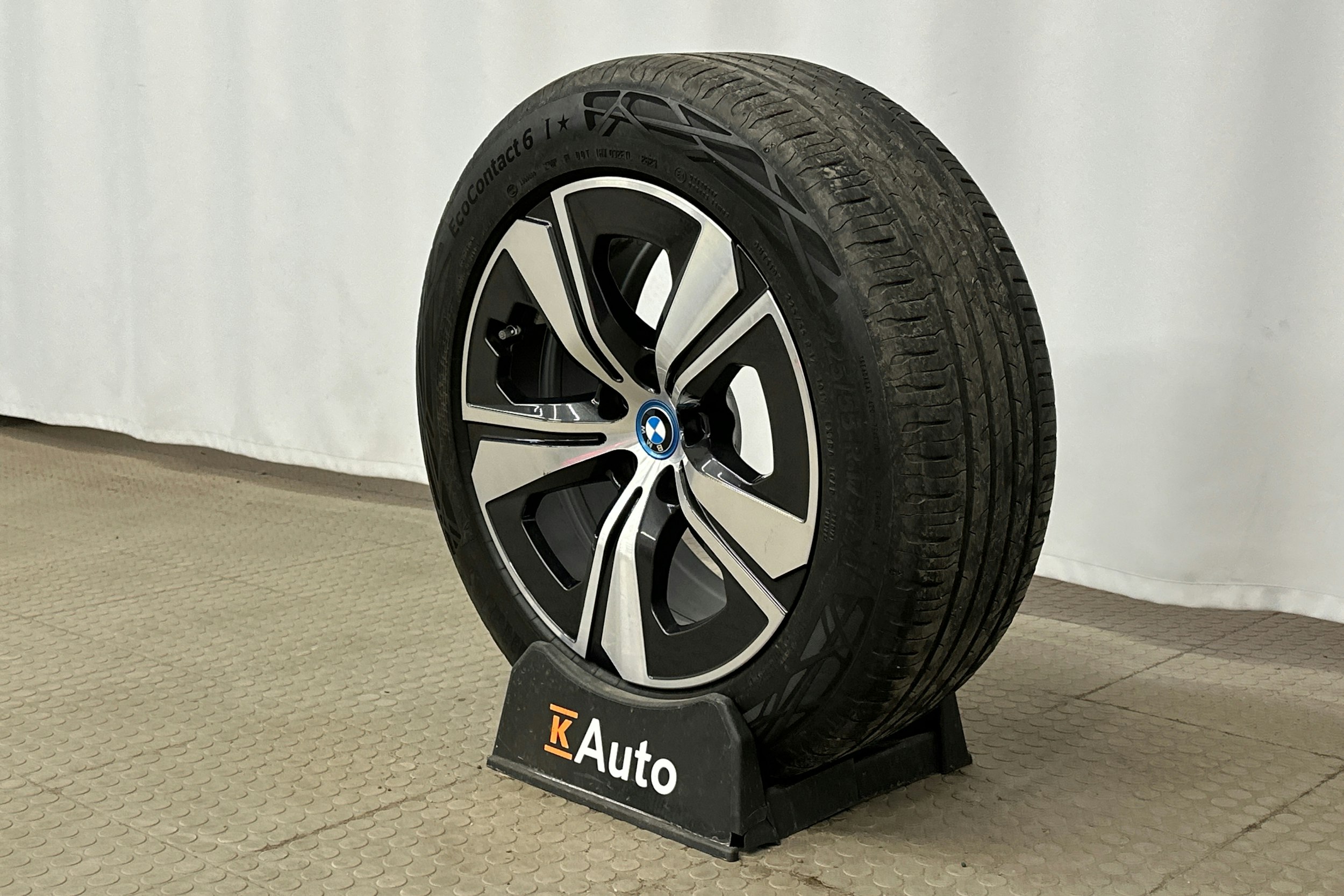 harmaa BMW i4 2024 kuva 13.