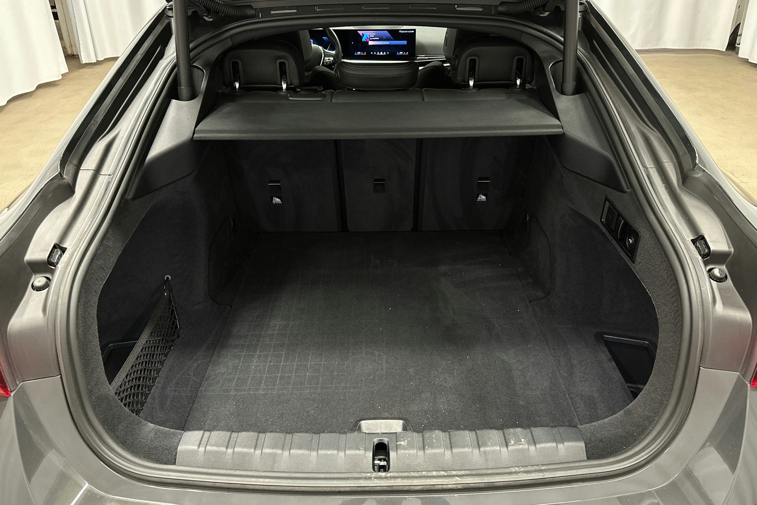 harmaa BMW i4 2024 kuva 14.