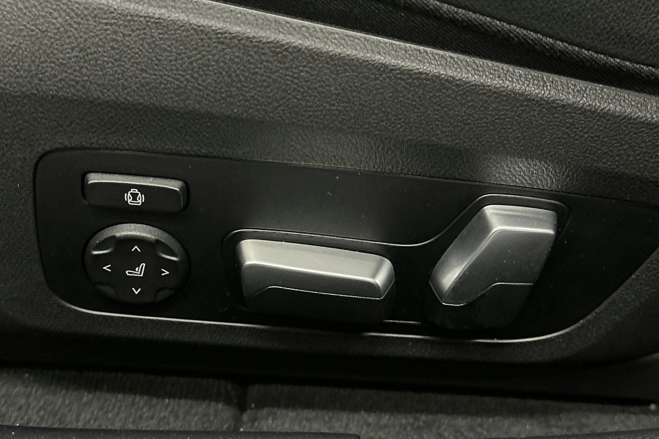 harmaa BMW i4 2024 kuva 19.