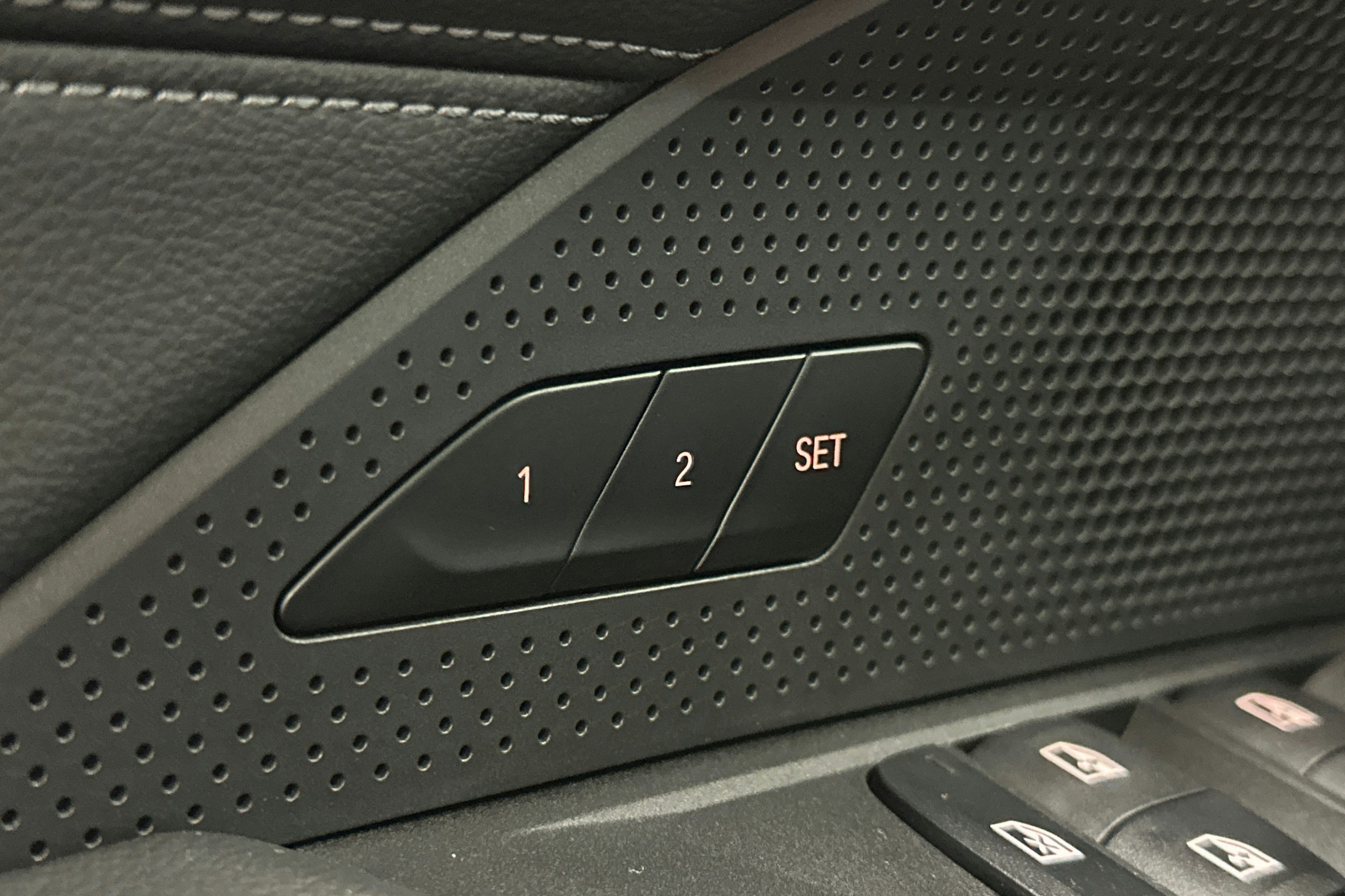 harmaa BMW i4 2024 kuva 20.