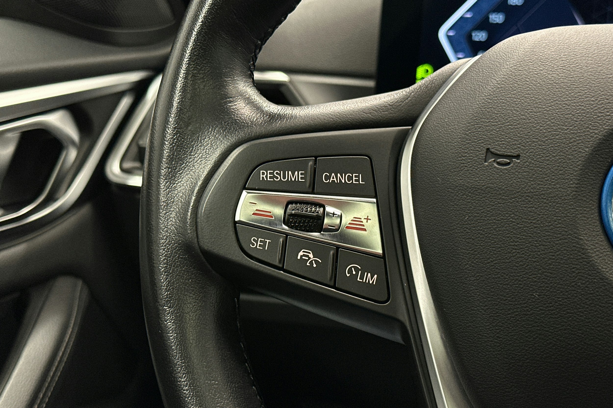 harmaa BMW i4 2024 kuva 22.