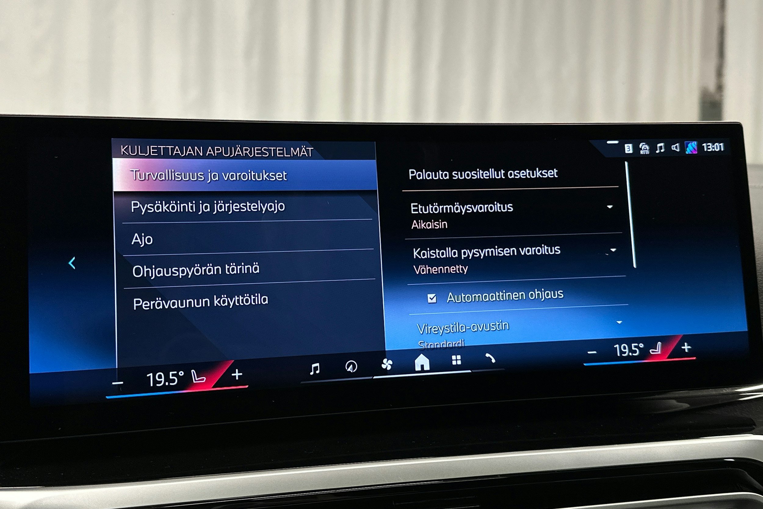 harmaa BMW i4 2024 kuva 26.